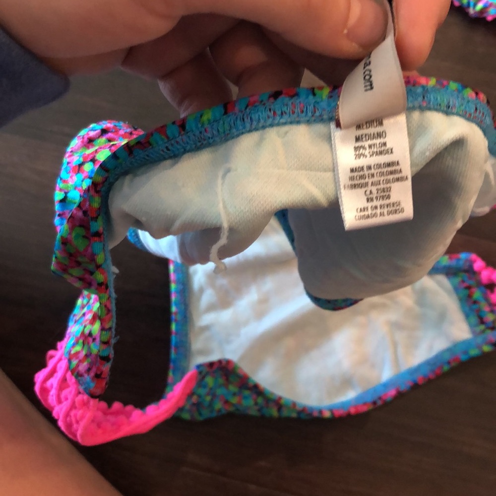 Bikini - Picture 3 of 6